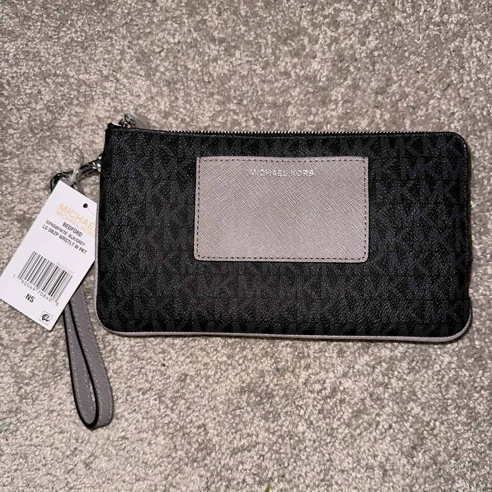 Medium Michael Kors wallet